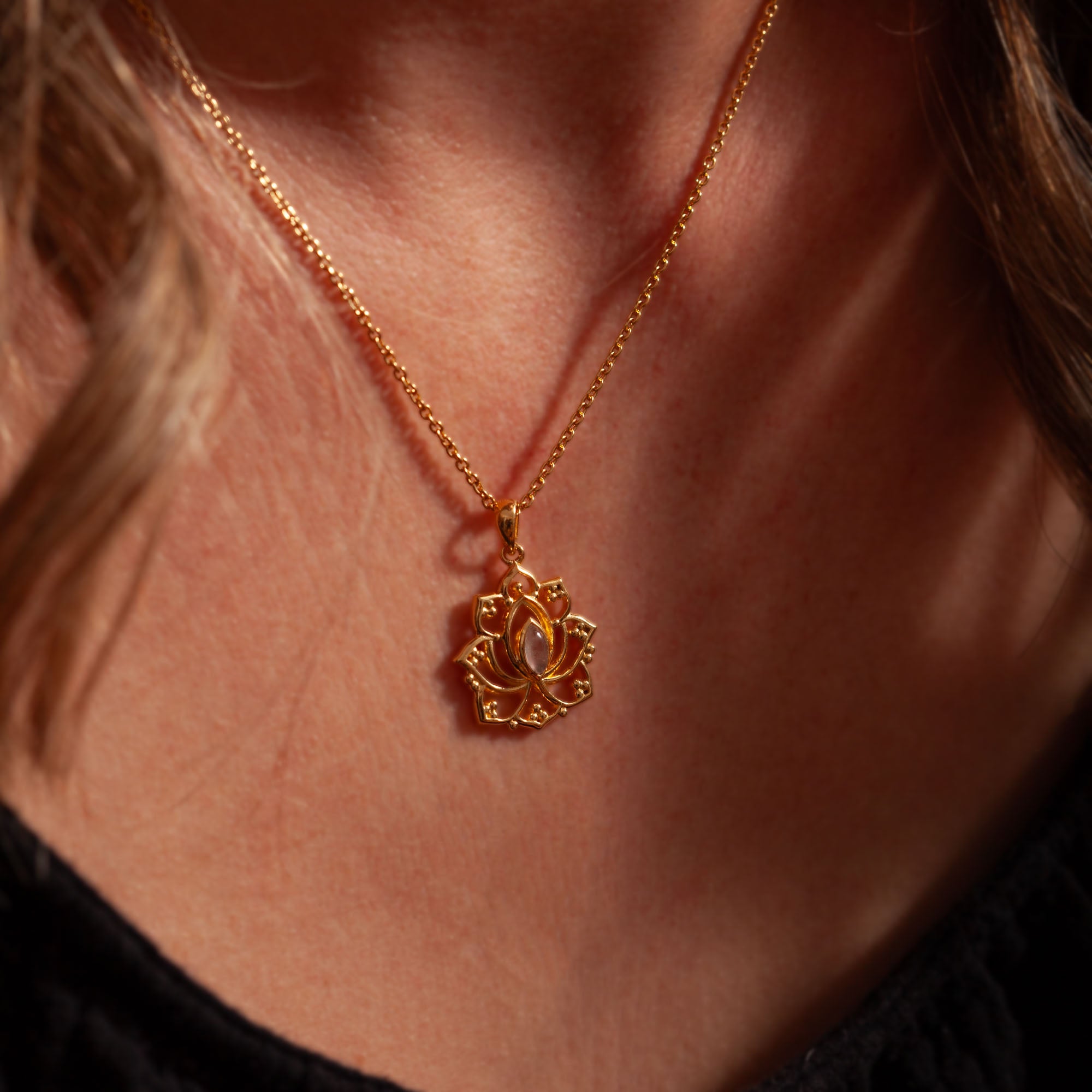 Alma de Loto Rosenquarz Anhänger | Gold