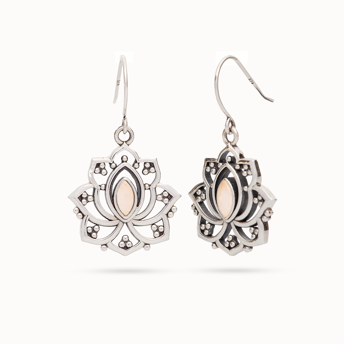 Alma de Loto Moonstone Earring | Silver