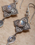 Alma de Loto Moonstone Earring | Silver