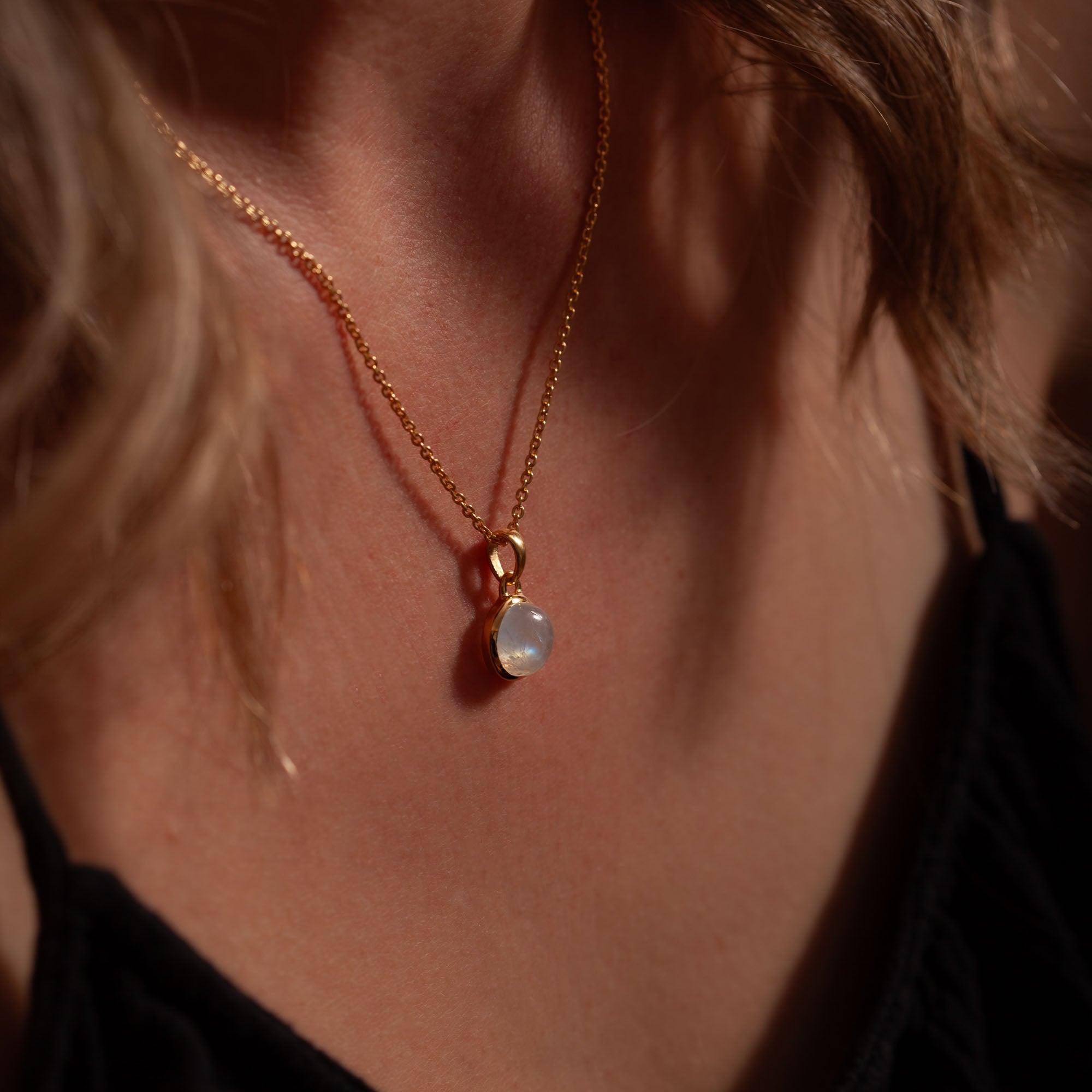 Alma de Loto Moonstone Earring | Silver