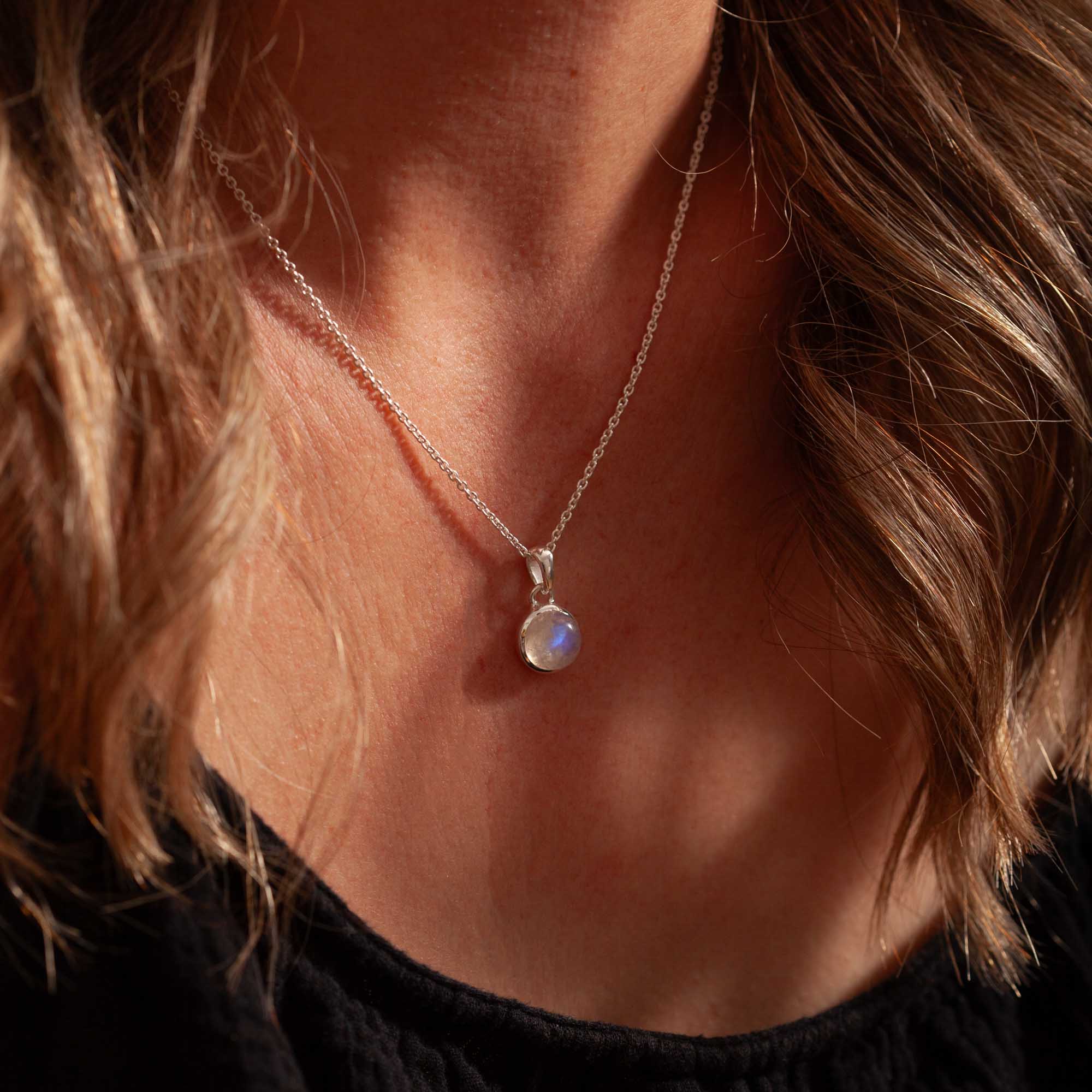 Alma de Loto Moonstone Earring | Silver