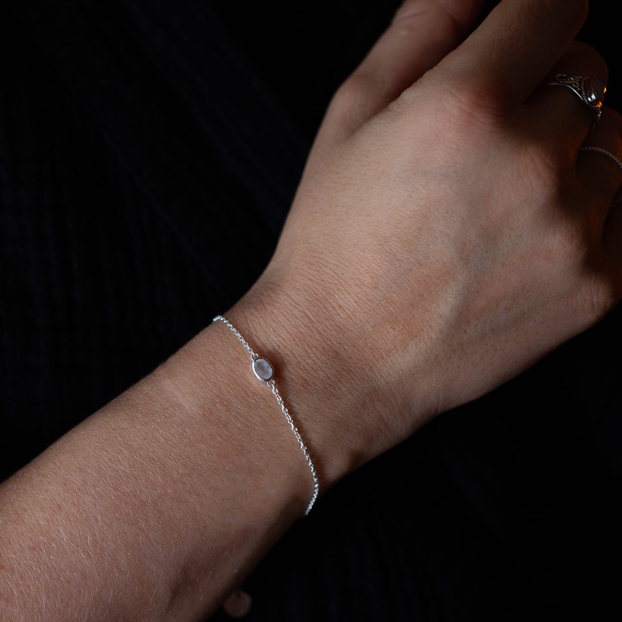 Alma de Loto Moonstone Earring | Silver