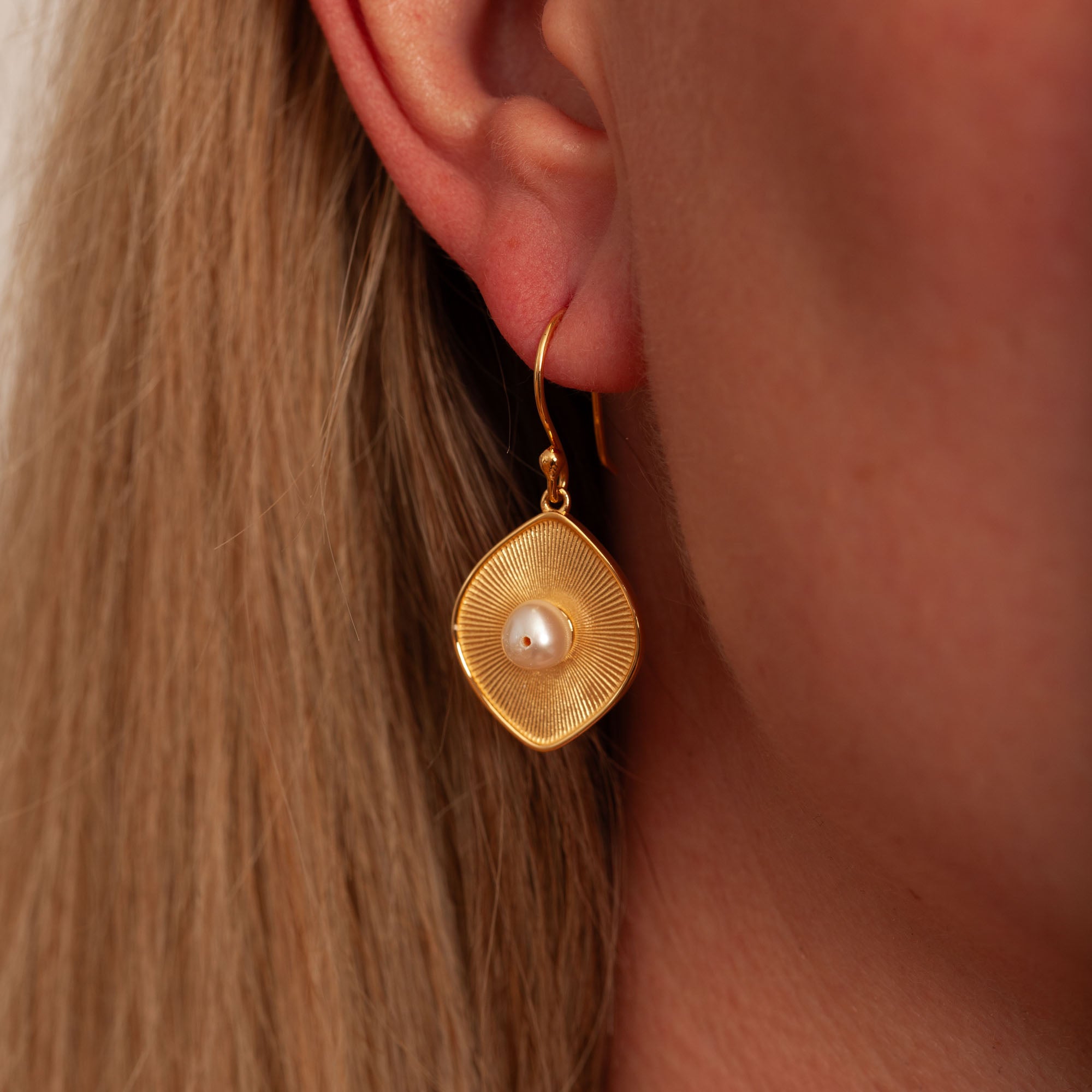 Solenne Perlen Ohrringe | Gold